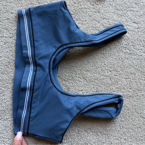 Alo Yoga Airbrush Heart Throb Set Bra and Legging Blue and White size xl - Picture 3 of 11